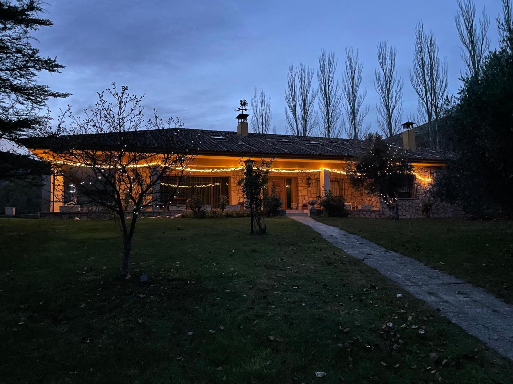 Casa Fuentes De Ledina Vakantiehuis Fuentiduena